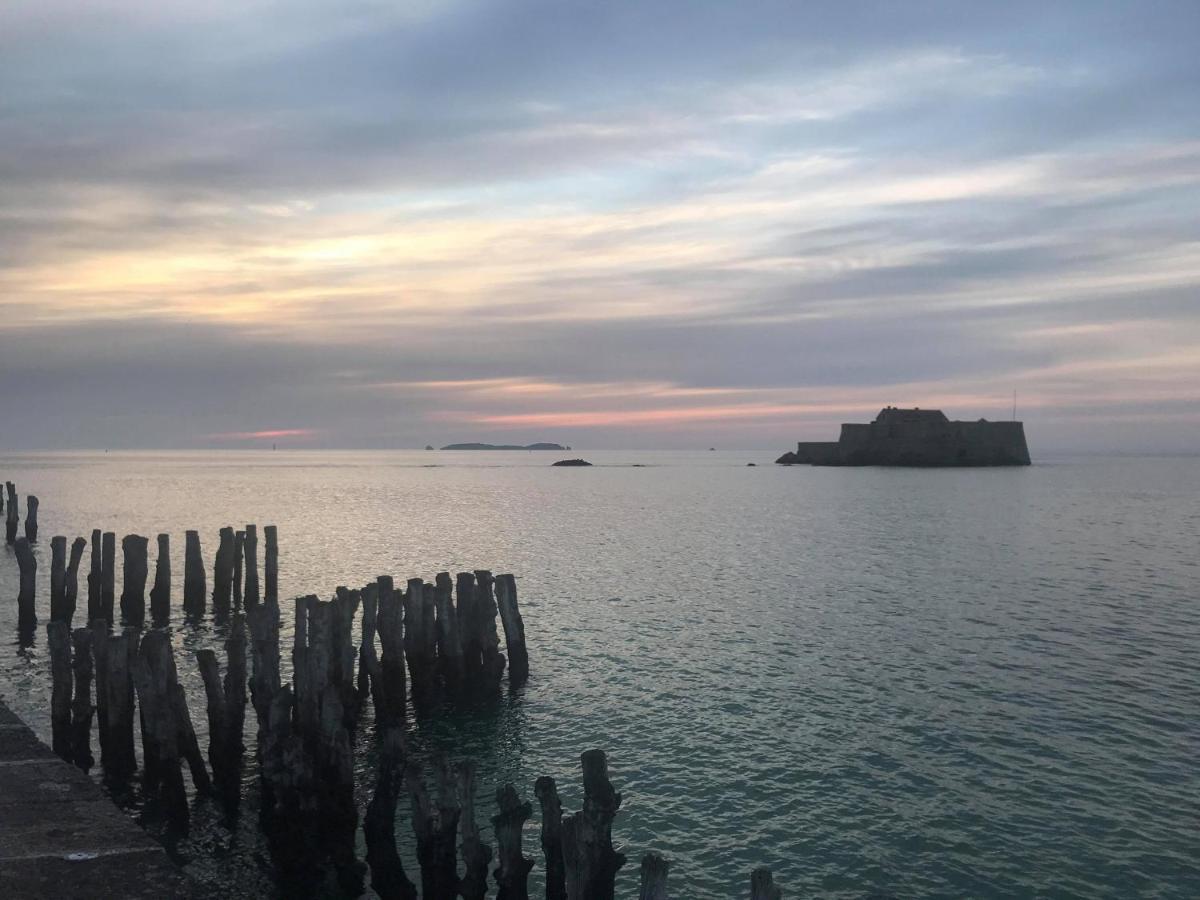 Appartement de 60 m2 tout juste rénové à Saint Malo Intra-Muros Exterior foto