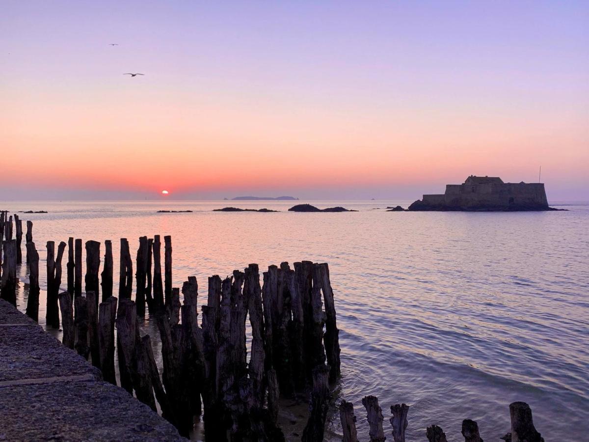 Appartement de 60 m2 tout juste rénové à Saint Malo Intra-Muros Exterior foto